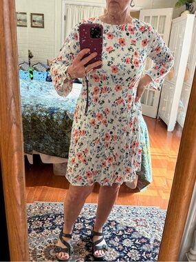 Beautiful Spring Loft dress with pockets!